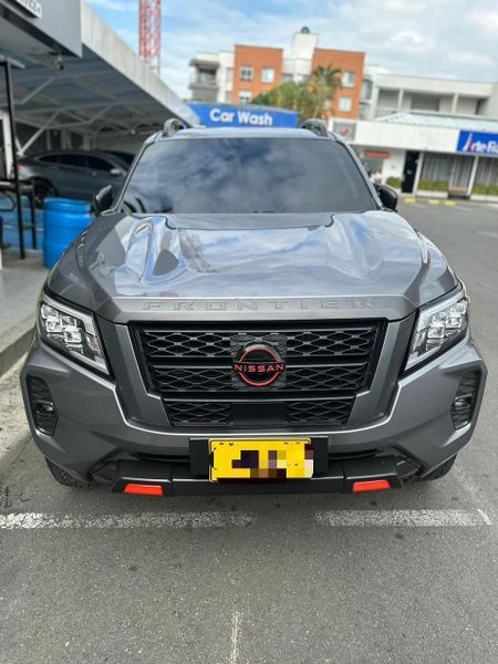 Nissan Frontier Pro4X - imagen secundaria 1