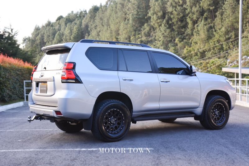 Toyota Prado TXL TX-L 4.0 Gasolina 2022 - imagen secundaria 2