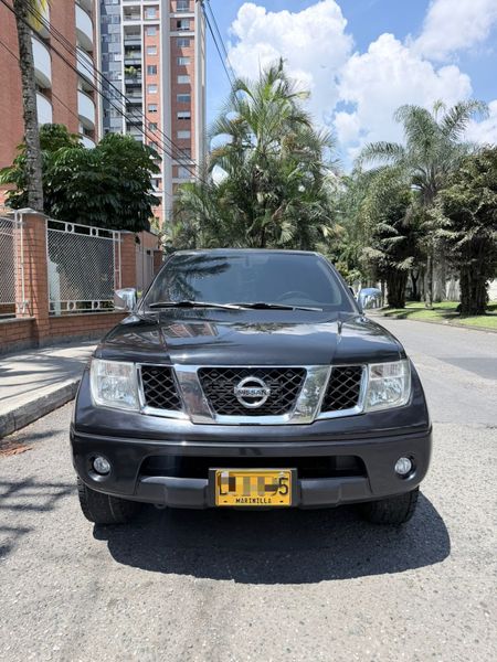 Nissan Navara 2.5 4x4 Diesel Mecánica - imagen secundaria 1