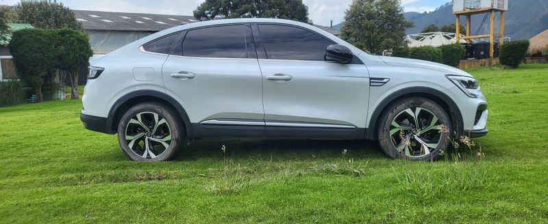 Renault Arkana I Tech híbrido modelo 2025 único dueo 17 mil kms - imagen secundaria 2