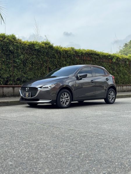 Mazda 2 Touring AT 2022 - imagen secundaria 2