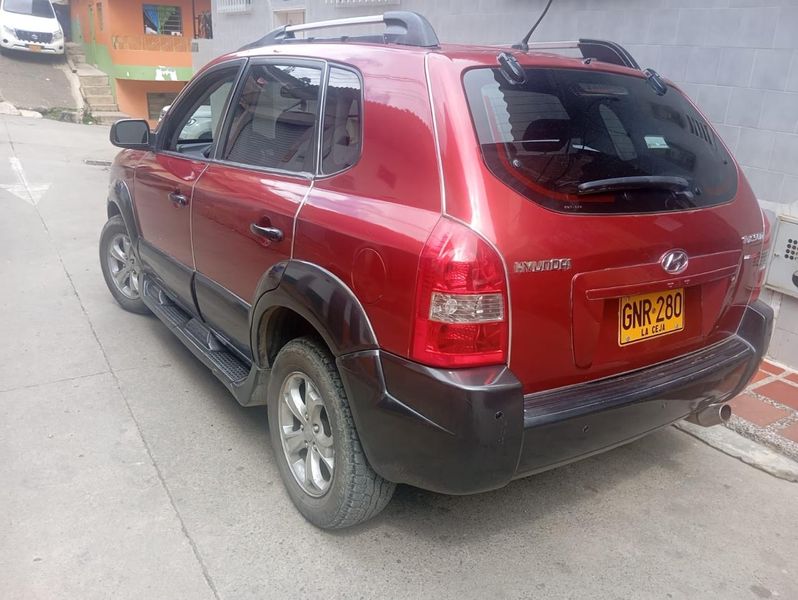 Hyundai Tucson GL 2010 - imagen secundaria 2