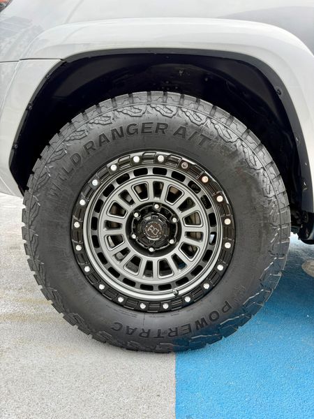 Toyota 4Runner SR5 2023 - imagen secundaria 2