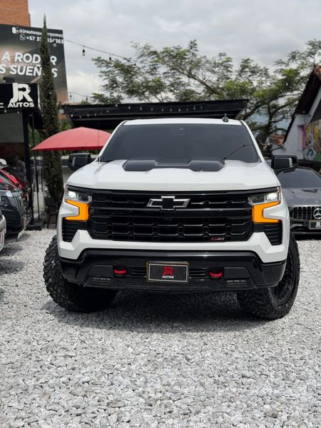 CHEVROLET SILVERADO Z71 4x4 2023 - imagen secundaria 1