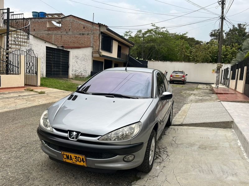 Peugeot 206 XR Versión 1.4 XR BV - imagen secundaria 2