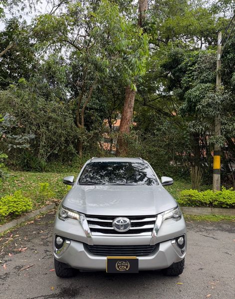 Toyota fortuner 2.7 modelo 2018 129.000 kilómetros - imagen secundaria 2