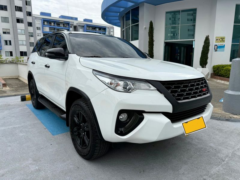 Toyota Fortuner 2018 2.7 gasolina 4x2 - imagen secundaria 1