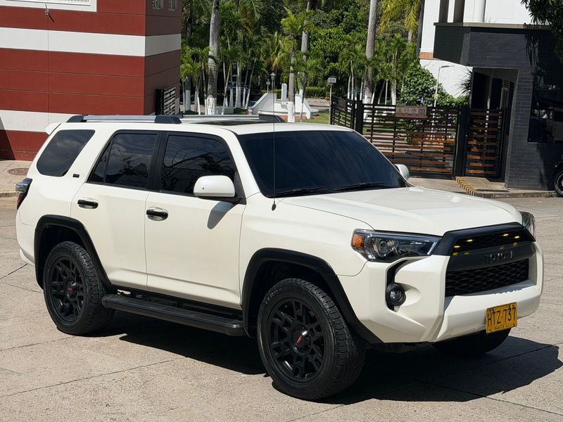 Toyota 4Runner SR5 - imagen secundaria 1