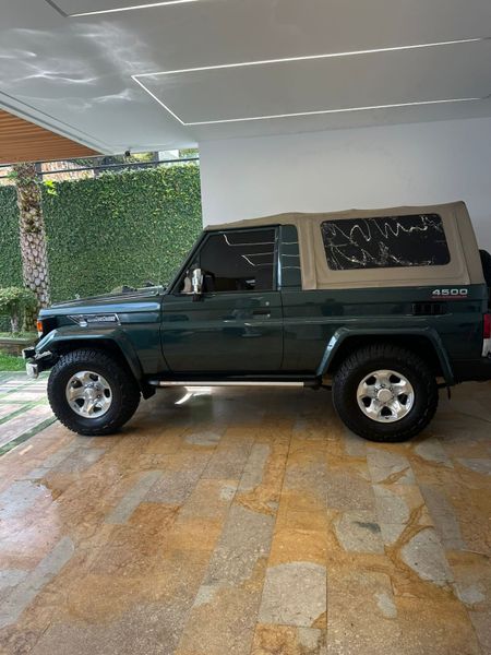 Toyota Land Cruiser Macho 1993 - imagen secundaria 1