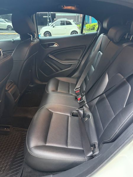 Mercedes Benz GLA200 - imagen secundaria 2