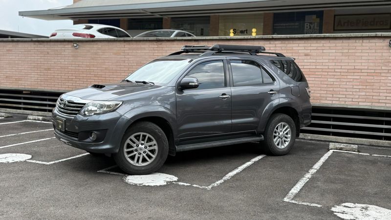 Toyota Fortuner 3.0 DIESEL 2016 - imagen secundaria 1