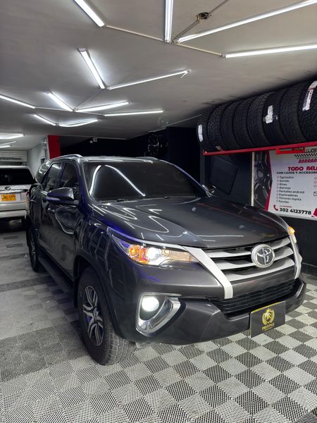 Toyota Fortuner 2017 2.7 4x2 - imagen secundaria 2