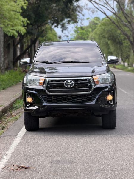 TOYOTA HILUX 2020 2.4 DIESEL - imagen secundaria 1