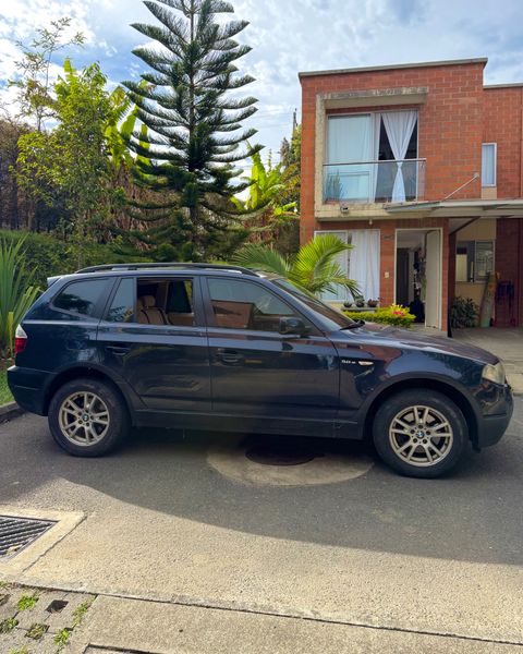 BMW X3 3.0si E83 AT - imagen secundaria 2