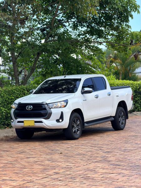 Toyota Hilux 2.4 Diesel 2022 - imagen secundaria 2