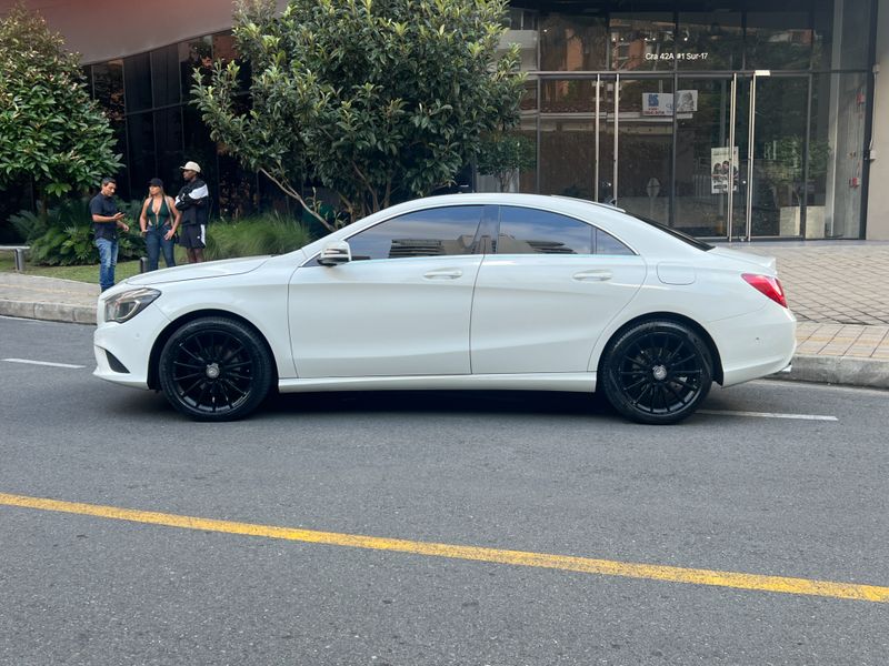 Mercedes-Benz CLA 180 2016 - imagen secundaria 2