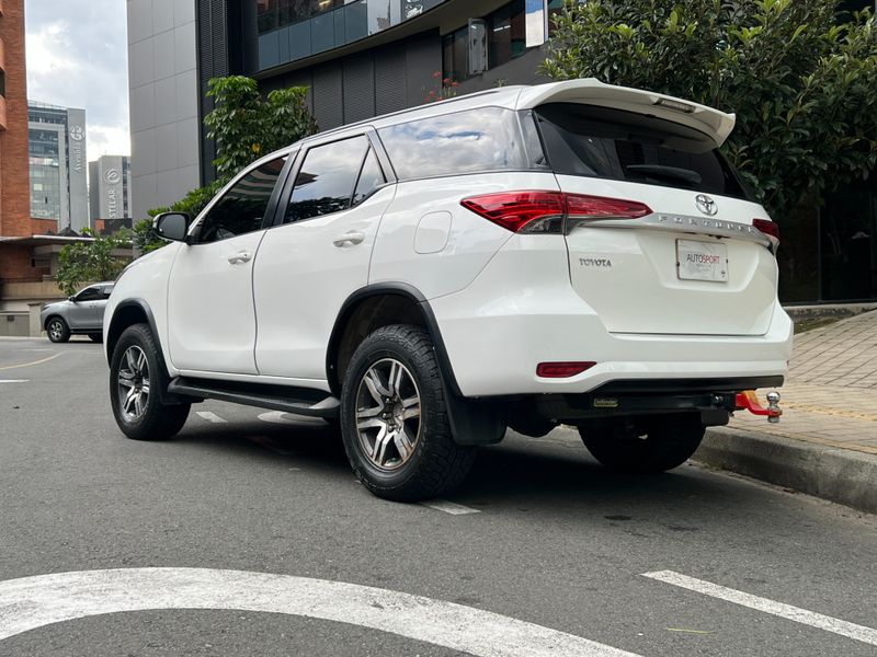 Toyota Fortuner 2.7 Mid 2018 - imagen secundaria 2