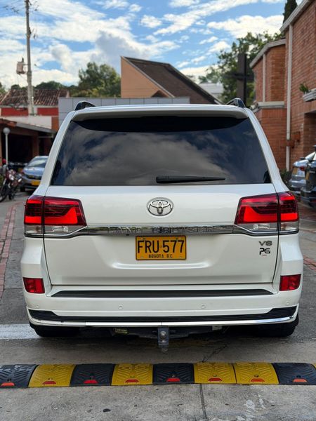 TOYOTA LC200 SAHARA EXCALIBUR 2018 - imagen secundaria 2