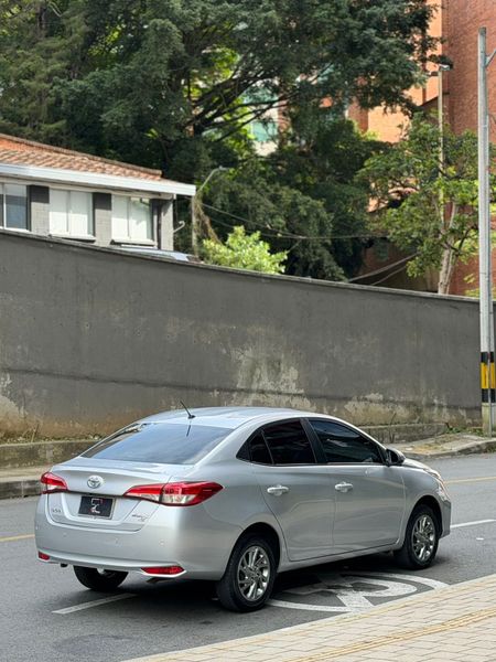 Toyota Yaris XS Sedan 1.5cc - imagen secundaria 2