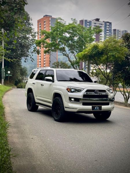 Toyota 4Runner Limited Blindada - imagen secundaria 1