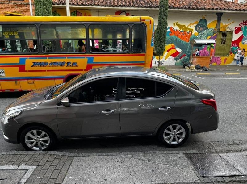 Nissan Versa 2017 - imagen secundaria 1