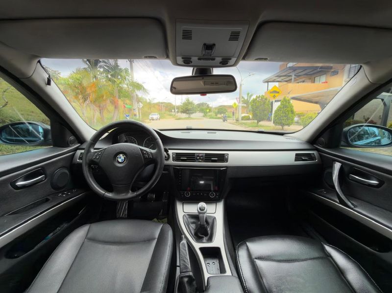 BMW 318i MT 2008 - imagen secundaria 1