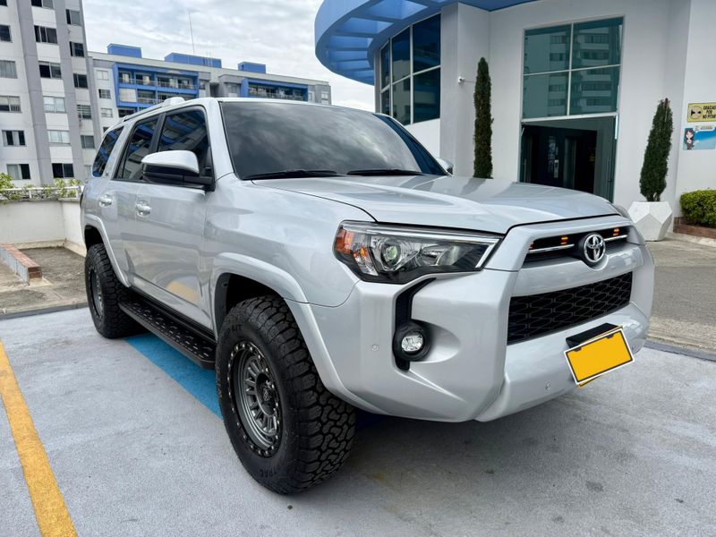 Toyota 4Runner SR5 2023 - imagen secundaria 1