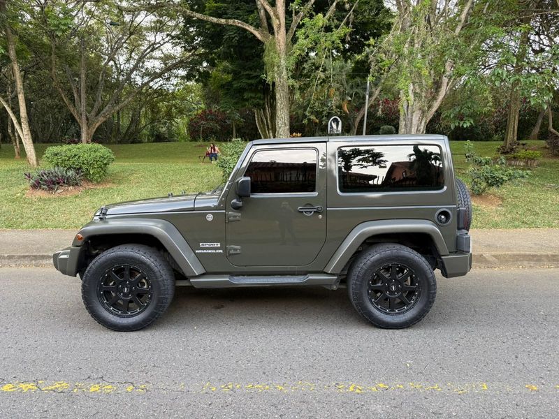 Jeep Wrangler Sport modelo 2015 - imagen secundaria 1