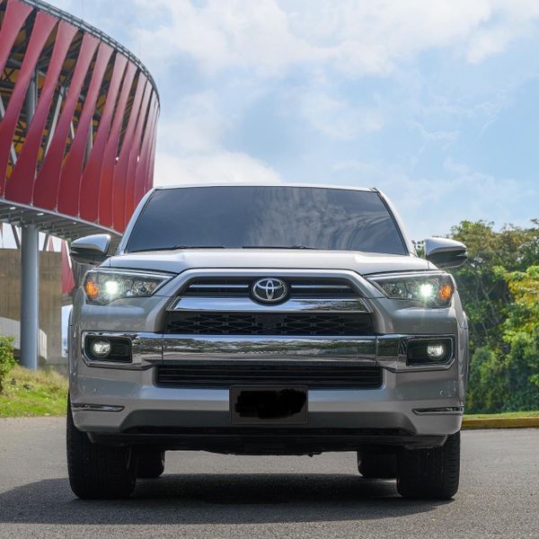 Toyota 4Runner SR5 Limited - imagen secundaria 2