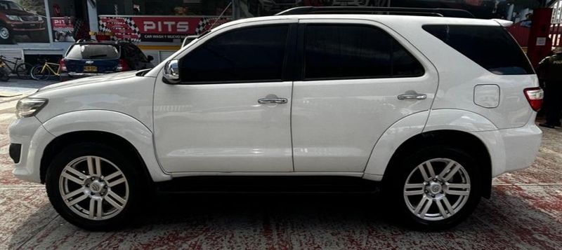 Toyota Fortuner Urbana 2.7 2011 - imagen secundaria 2