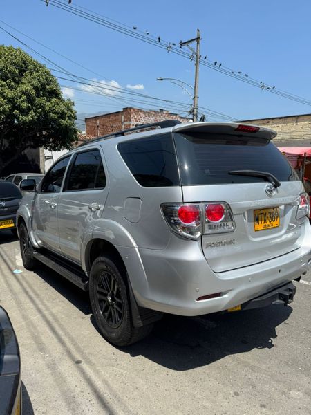 TOYOTA I FORTUNER 2.7 I 4x4 I AUTOMATICA I 2013 - imagen secundaria 1