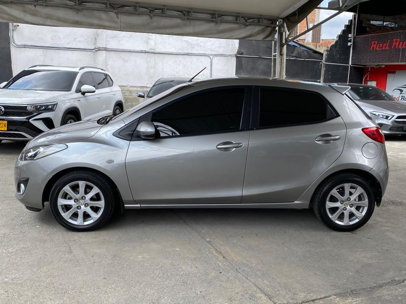 MAZDA 2 AUTOMATICO 1.5 2013 - 92.000 KMS - imagen secundaria 1
