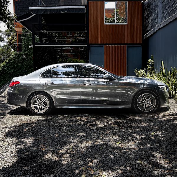 Mercedes Benz C200 AMG Line 2025 - imagen secundaria 1