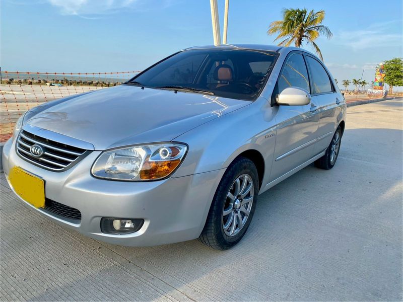 KIA CERATO LX CICLÓN 2009  EXCELENTE ESTADO - imagen secundaria 2