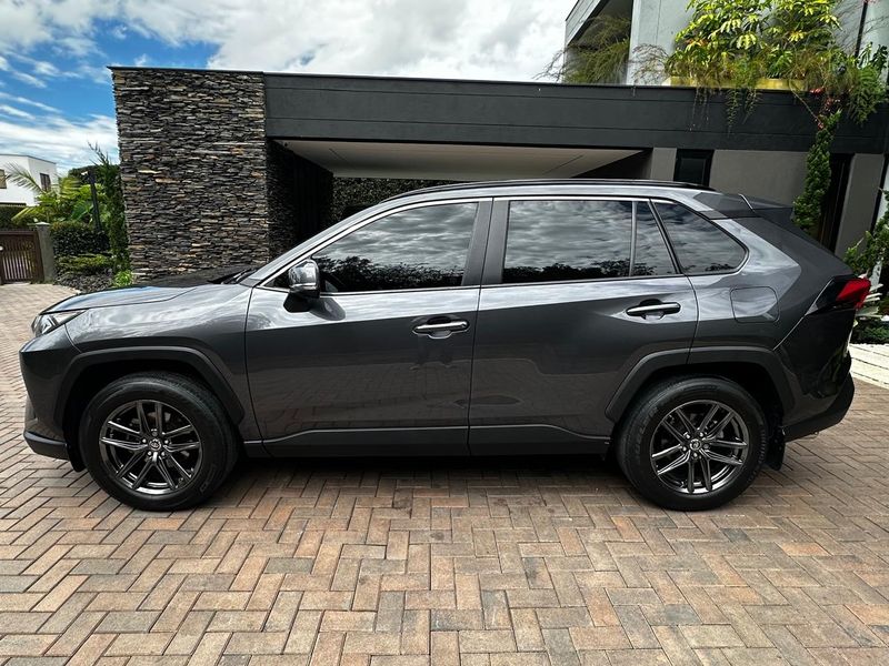 Toyota RAV4 XLE 42 CVT 2020 - imagen secundaria 2