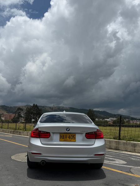 BMW 320i 2.0T - imagen secundaria 2