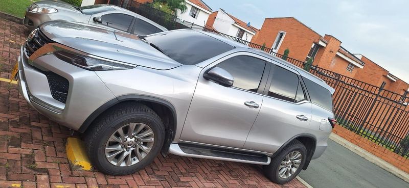 Toyota Fortuner SRV 2023 - imagen secundaria 1