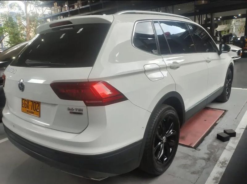 Volkswagen Tiguan Allspace Comfortline 2018 - imagen secundaria 2