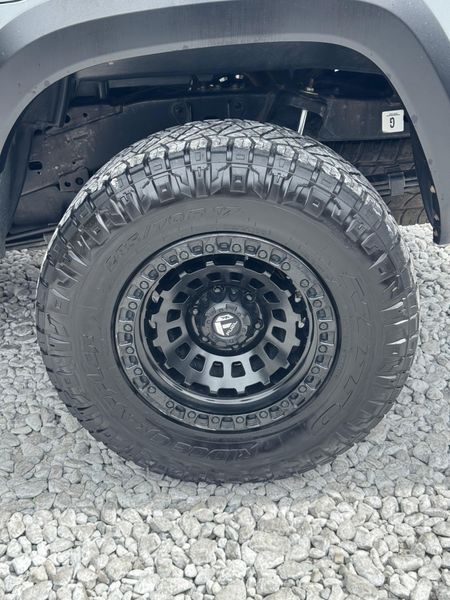 TOYOTA TACOMA TRD 4x4 2017 - imagen secundaria 2