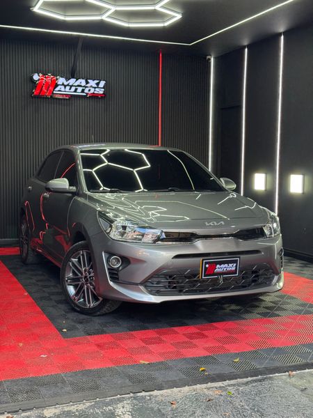 Kia Rio Vibrant 1.400 cc Automático - imagen secundaria 2