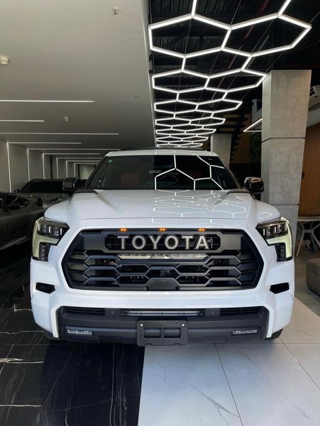 Vendo Toyota sequoia trd pro 2026 nueva 0KM - imagen secundaria 2