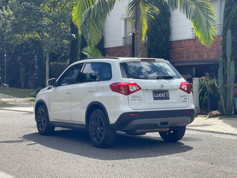 Suzuki Vitara Gl All Grip 1.6 4X4 Automático - imagen secundaria 2