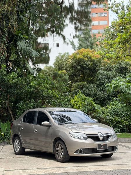 Renault Logan PrivilegeIntens 1.6cc 16v - imagen secundaria 1