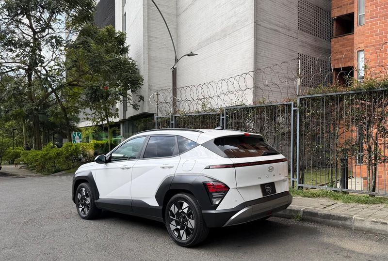 hyundai kona limited hibrida 2025 - imagen secundaria 1