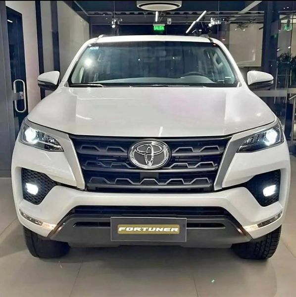 Toyota Fortuner SR 2026 - imagen secundaria