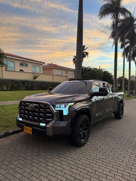 TOYOTA TUNDRA PLATINUM - imagen secundaria 2