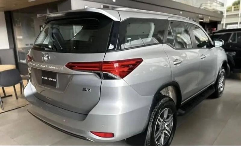 Toyota Fortuner SR 2026 - imagen secundaria