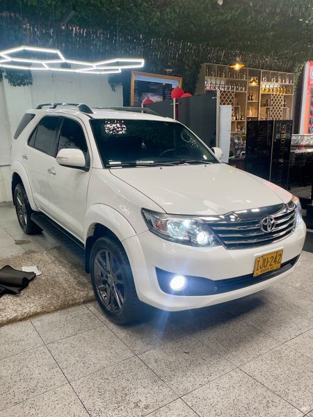 Toyota Fortuner Urbana 2.7 Gasolina Automática 4x2 - imagen 1