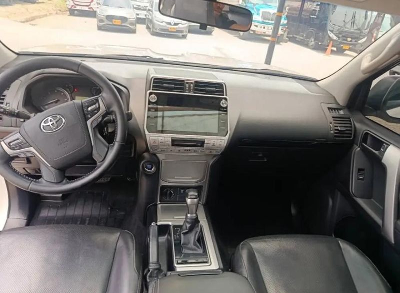 Toyota Prado TXL 2018 - imagen secundaria 2