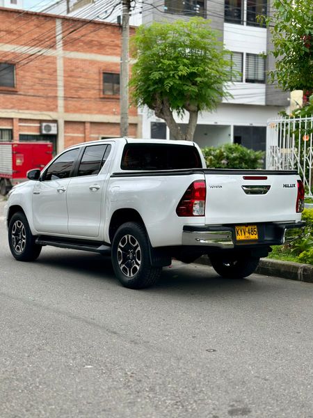 Toyota Hilux Diesel 2022 - imagen secundaria 2